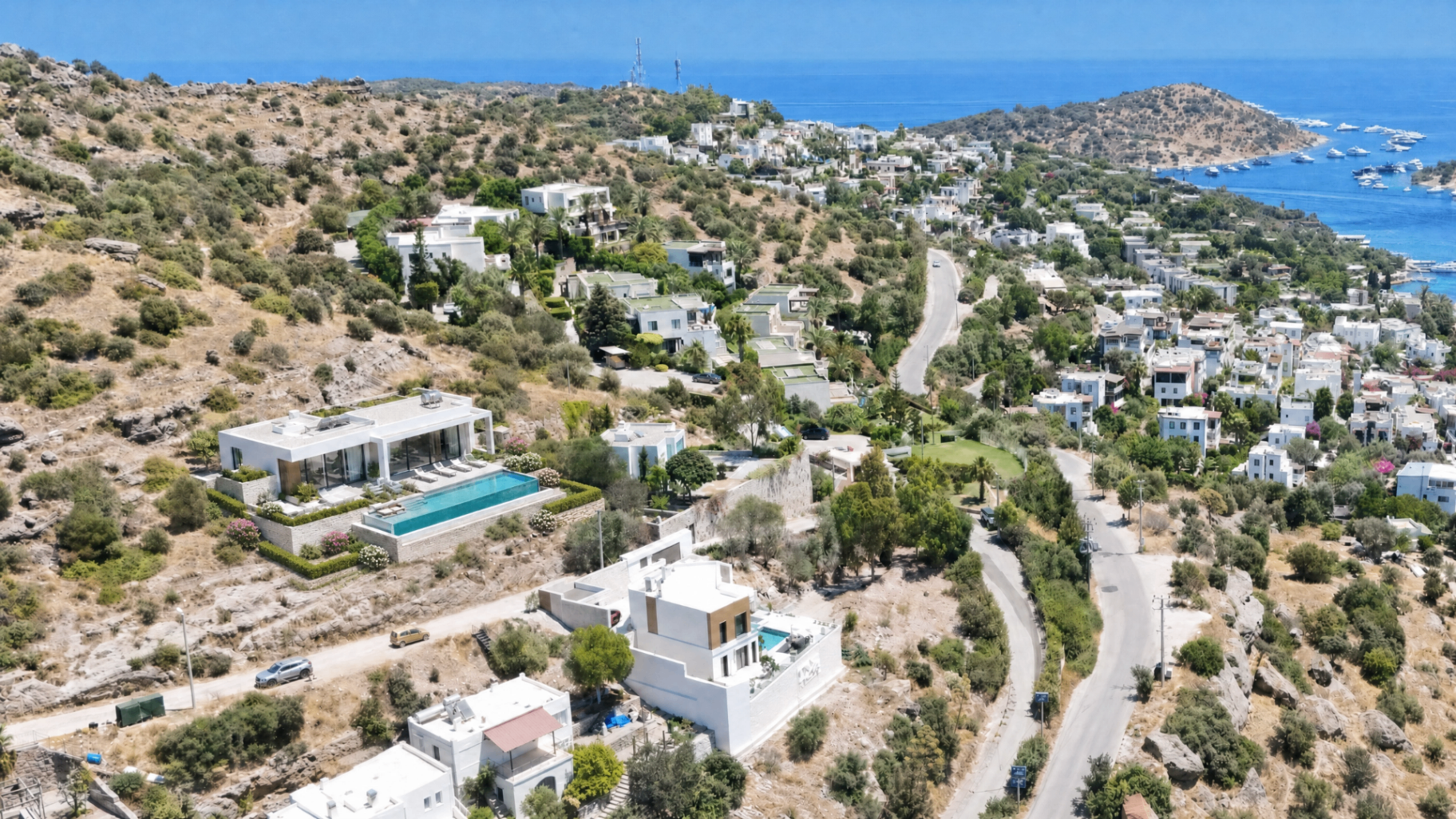 Moderne Villa mit Pool in der Nachbarschaft des Grundstücks